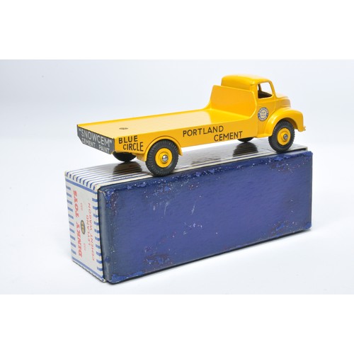 1054 - Dinky No. 933 Leyland Cement Wagon. Single issue is in yellow, inc cream hubs, as shown. Displays ge... 