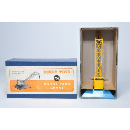 1067 - Dinky No. 752 Good Yard Crane. Displays generally very good to excellent, with very little, or at mo... 