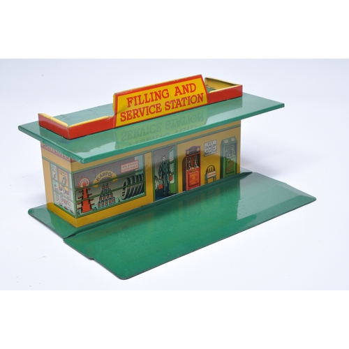 1118 - Dinky early issue set no. 48 tinplate Petrol Station. Displays generally good to very good good, wit... 