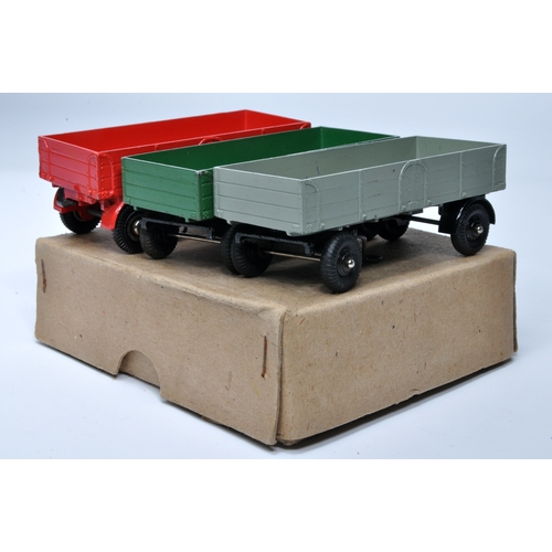 1123 - Dinky Trade Box for No. 551  x 3 Heavy Trailer. Display generally good to very good, with very littl... 