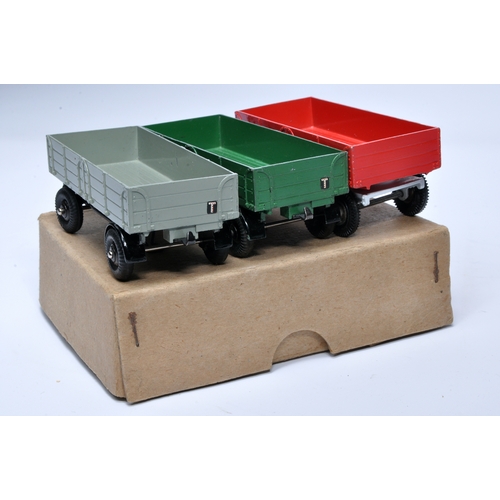 1123 - Dinky Trade Box for No. 551  x 3 Heavy Trailer. Display generally good to very good, with very littl... 