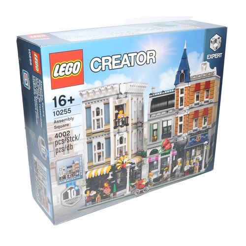 Lego Creator Expert Set comprising 10255 Assembly Square, set has been used but complete with instructions. In original very good to excellent box.