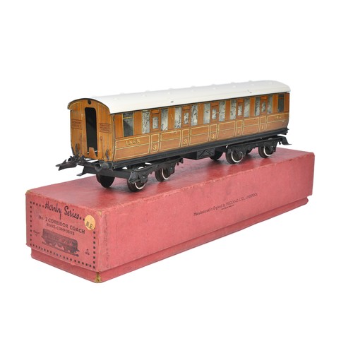 68 - Hornby Model Railway O Gauge No.2 Corridor Coach Brake-Composite, minor scratches to side of the coa... 