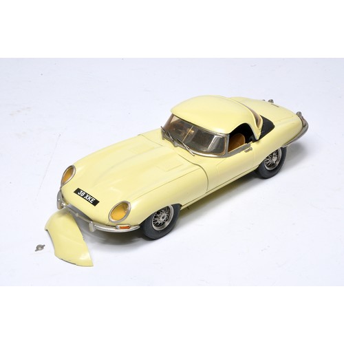 215 - SMTS 1/24 specialist model of a Jaguar XKE, in pale yellow. For careful repair / restoration.