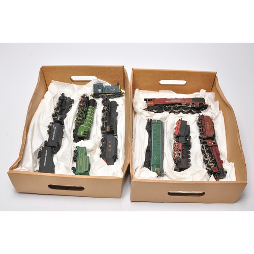 22 - Model Railway comprising 9 items to include mostly Locomotives / tenders. Makers include Triang, Hor... 