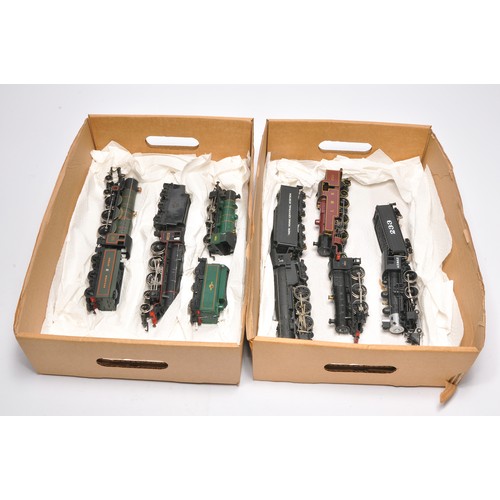 28 - Model Railway comprising 7 items to include mostly Locomotives. Makers include Airfix, Triang and ot... 