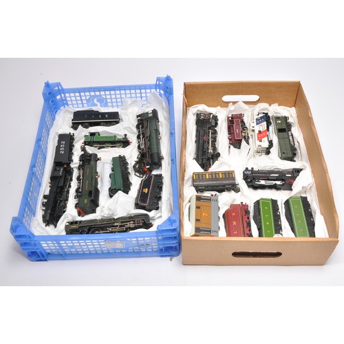 33 - Model Railway comprising approx 17 items to include mostly Locomotives, but also tenders, as shown. ... 