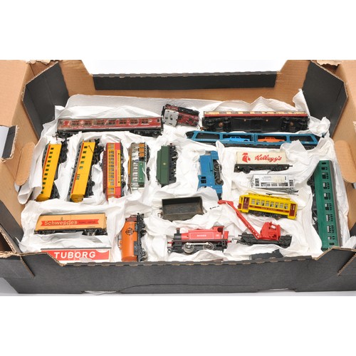 44 - Model Railway comprising a large assortment of rolling stock - coaches / wagons from various makers,... 