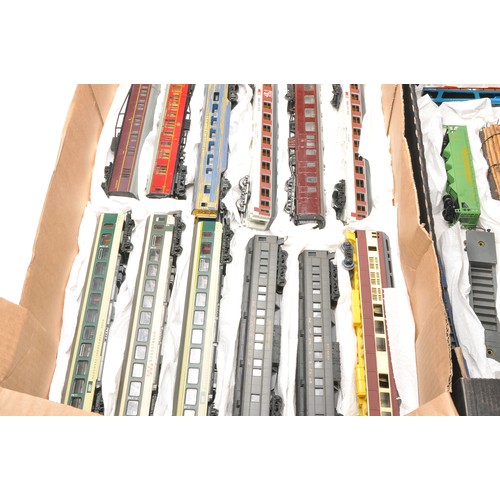 44 - Model Railway comprising a large assortment of rolling stock - coaches / wagons from various makers,... 