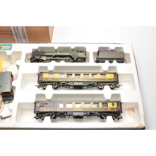 91 - Model Railway group comprising Wrenn Dorchester Steam Locomotive plus other items (including large b... 