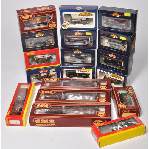 95 - Model railway comprising a group of 18 rolling stock issues, coaches, wagons, as shown. Hornby, Bach... 