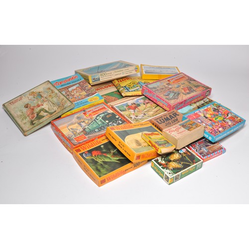 154 - A collection of vintage children's puzzles from the 1930's onwards. Not checked for absolute complet... 