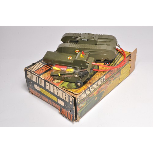 346 - Triang Shoot or Surrender plastic mechanical firing Tank Battle Set. Not checked for absolute comple... 