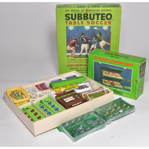 349 - A collection of vintage Subbuteo including various teams and accessories contained within Club Editi... 