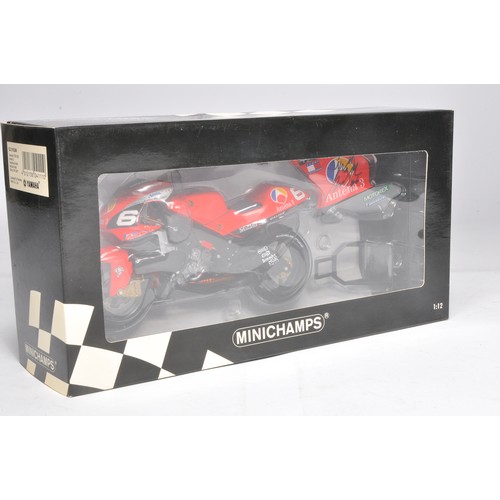 375 - Minichamps 1/12 diecast model motorcycle issue comprising SIGNED 2001 GP 500 Yamaha YZR500. Model is... 