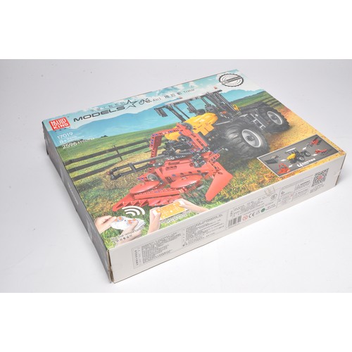 433 - Mould King Building Brick Set comprising 17019 RC Tractor Fastrac, set has been assembled but comple... 