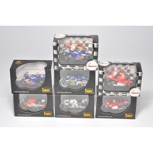 469 - A group of seven 1/24 diecast model motorcycles from IXO and Vitesse. All look excellent in boxes.