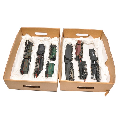 28 - Model Railway comprising 7 items to include mostly Locomotives. Makers include Airfix, Triang and ot... 