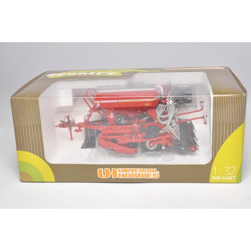 31 - Universal Hobbies 2594 farm model issue comprising 1/32 Horsch Pronto 4DC, excellent and secure in b... 