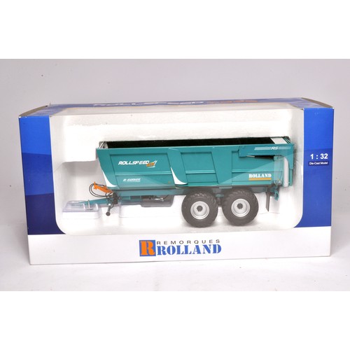 62 - Universal Hobbies 1/32 farm model issue comprising Rolland Rollspeed 6835 Trailer, excellent and sec... 