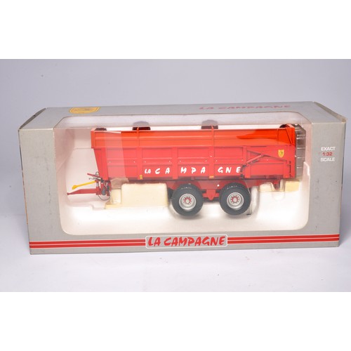 63 - Universal Hobbies 1/32 farm model issue comprising Benne La Campagne no. 68110 - excellent and secur... 