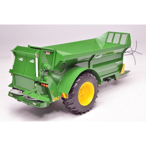 246 - Three Oaks Farm Models hand-built 1/32 farm model issue comprising Bunning Lowlander 150 MK4 Manure ... 