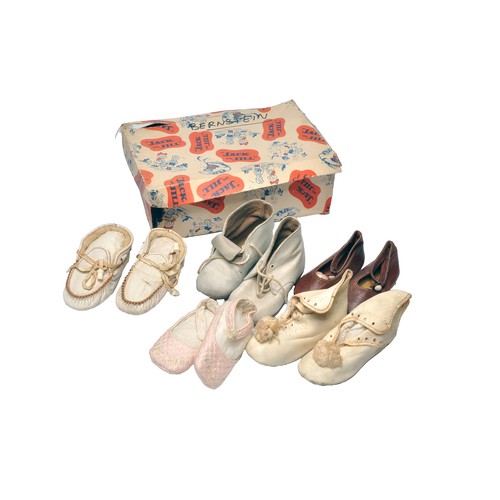 64 - A selection of vintage childrens' shoes including one boxed pair plus a pair of well preserved ice s... 