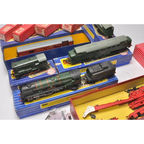 283 - A group of boxed Hornby Model Railway issues comprising Royal Mail Van with bags, Breakdown Crane wi... 