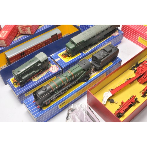 283 - A group of boxed Hornby Model Railway issues comprising Royal Mail Van with bags, Breakdown Crane wi... 