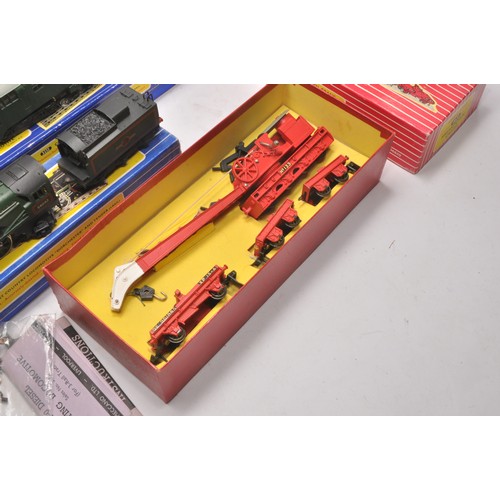 283 - A group of boxed Hornby Model Railway issues comprising Royal Mail Van with bags, Breakdown Crane wi... 