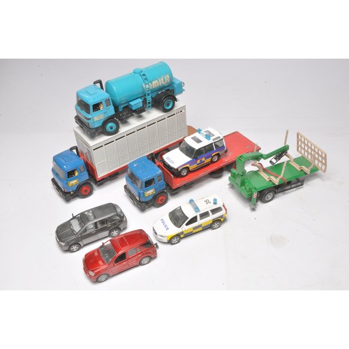 297 - An assortmrnt of loose 1/32 farm model issues including Britains lorries and other vehicles, as show... 