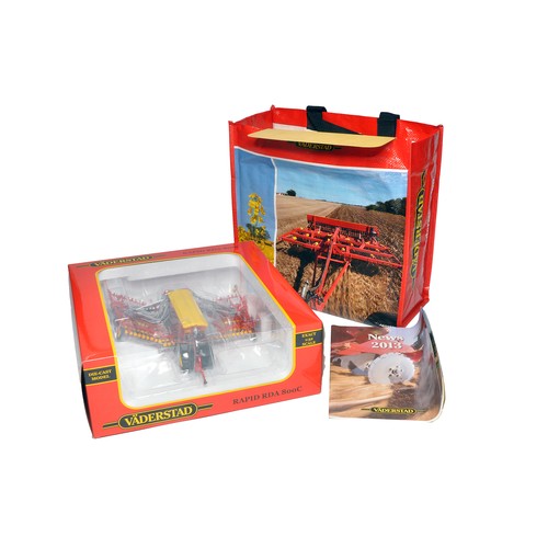 337 - Universal Hobbies 1/32 Vaderstad Rapid RDA 800C Drill. Excellent and secure in DEALER box with windo... 