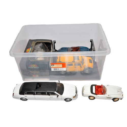 585 - A group of 1/18 diecast model cars from various makers. As shown. Not checked for absolute completen... 