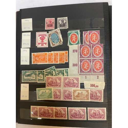 597 - A fine German Stamp album comprising a good quantity of mint issues from Deutsche Reich. 1905-1927. ... 