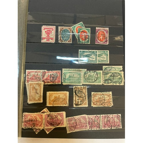 597 - A fine German Stamp album comprising a good quantity of mint issues from Deutsche Reich. 1905-1927. ... 