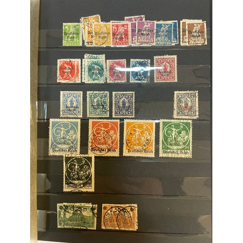 597 - A fine German Stamp album comprising a good quantity of mint issues from Deutsche Reich. 1905-1927. ... 