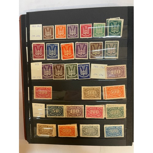 597 - A fine German Stamp album comprising a good quantity of mint issues from Deutsche Reich. 1905-1927. ... 