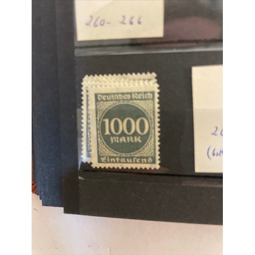 597 - A fine German Stamp album comprising a good quantity of mint issues from Deutsche Reich. 1905-1927. ... 