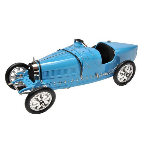 350H - CMC 1/18 precision detail diecast model car issue comprising Bugatti Typ 35 Grand Prix (1924). Displ... 