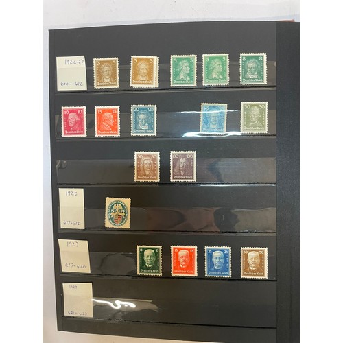 598 - A fine German Stamp album comprising a good quantity of mint issues from Deutsche Reich. 1928-1939. ... 