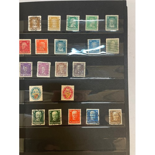 598 - A fine German Stamp album comprising a good quantity of mint issues from Deutsche Reich. 1928-1939. ... 