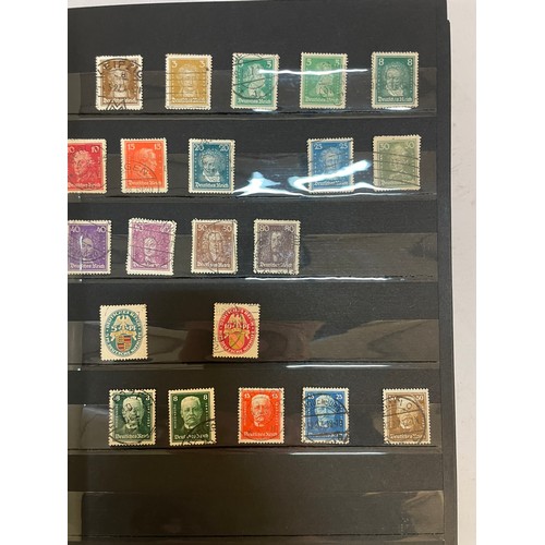 598 - A fine German Stamp album comprising a good quantity of mint issues from Deutsche Reich. 1928-1939. ... 