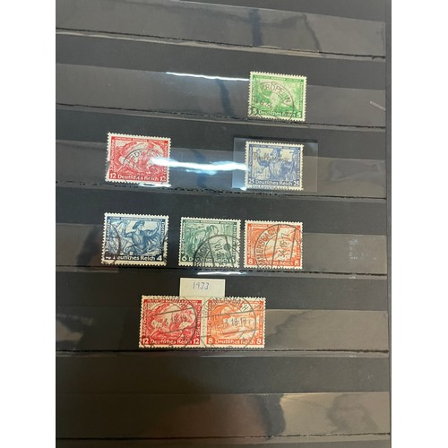 598 - A fine German Stamp album comprising a good quantity of mint issues from Deutsche Reich. 1928-1939. ... 