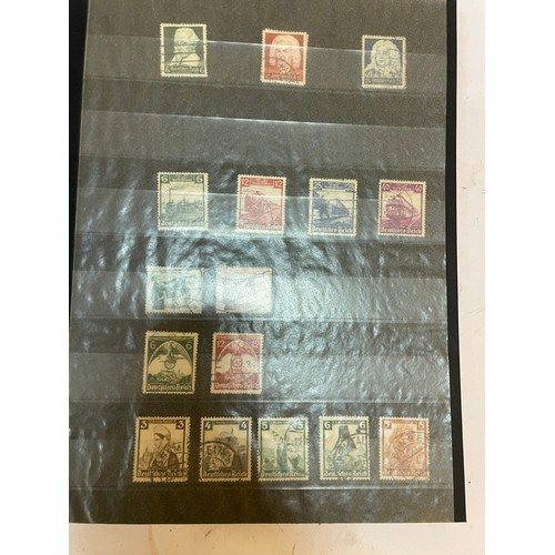 598 - A fine German Stamp album comprising a good quantity of mint issues from Deutsche Reich. 1928-1939. ... 