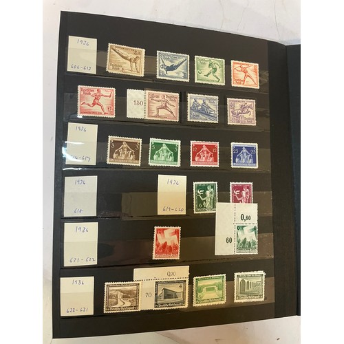 598 - A fine German Stamp album comprising a good quantity of mint issues from Deutsche Reich. 1928-1939. ... 