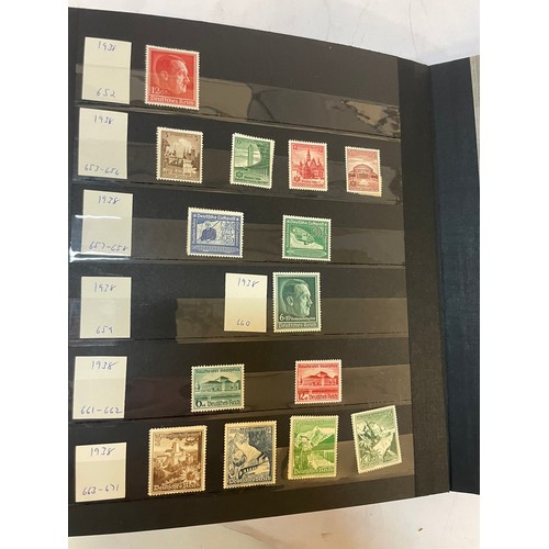 598 - A fine German Stamp album comprising a good quantity of mint issues from Deutsche Reich. 1928-1939. ... 