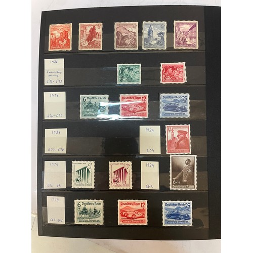 598 - A fine German Stamp album comprising a good quantity of mint issues from Deutsche Reich. 1928-1939. ... 