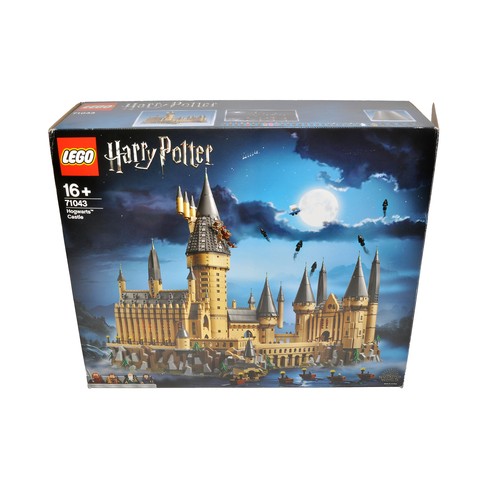 Lego Harry Potter Set no.71043 Large Hogwarts Castle, set has been previously assembled, but complete with instruction booklet in very good to excellent original box. (6020 pieces)