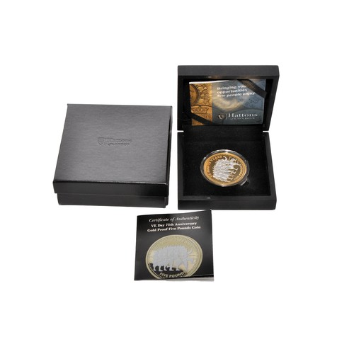 Hattons of London 2020 VE Day 75th Anniversary Gold Proof 22 carat Five Pound Sovereign. Diameter 38mm, weight 40g - in original capsule, display box, certificates and outer packaging. Limited to 199 coins.