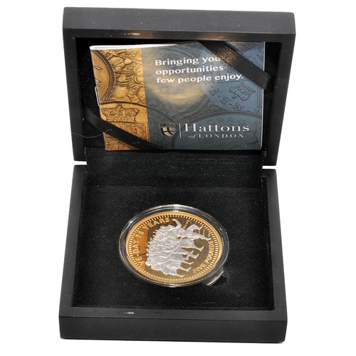 389 - Hattons of London 2020 VE Day 75th Anniversary Gold Proof 22 carat Five Pound Sovereign. Diameter 38... 